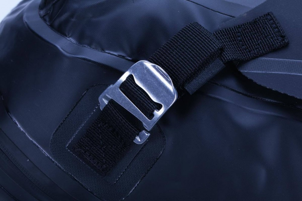 Vízálló hátizsák motorozáshoz, kerékpározáshoz és outdoor sportokhoz – Zulupack® Bandit 25L – IP63 fekete Vízálló hátizsák motorozáshoz, kerékpározáshoz és outdoor sportokhoz – Zulupack® Bandit 25L – IP63 fekete